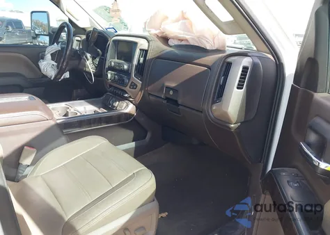 2015 GMC Sierra 3500Hd Denali z USA, uszkodzony, nr VIN 1GT424E81FF150979